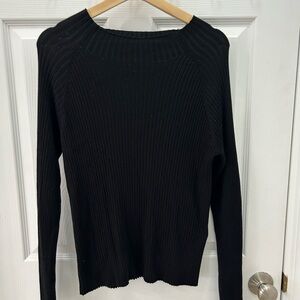 Hooked Up by IOT Black Ribbed Knit Top